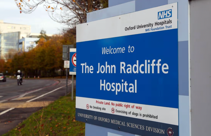 Bệnh viện Phụ sản Bệnh viện John Radcliffe ở Oxford, Anh, nơi xảy ra sự việc. Ảnh: Mirror