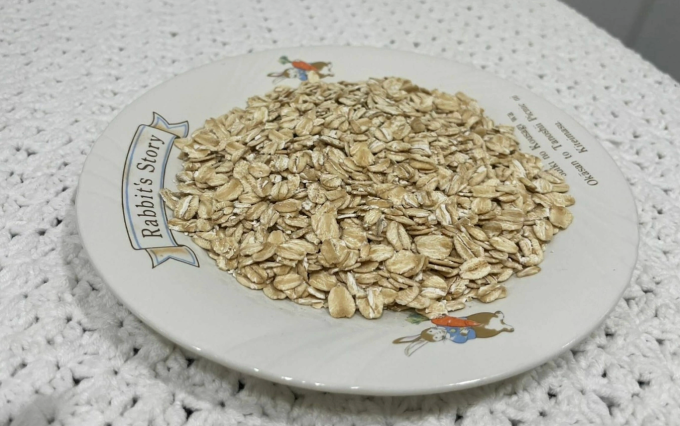 Ăn yến mạch mỗi ngày và kiểm soát chặt chẽ carbohydrate tinh chế giúp hạ cholesterol không cần dùng thuốc. Ảnh: Hạnh Vũ