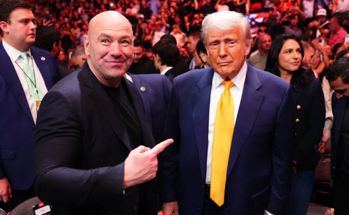 White chụp ảnh cùng Tổng thống Mỹ Donald Trump tại một sự kiện UFC năm 2025. Nguồn: Zuffa LLC