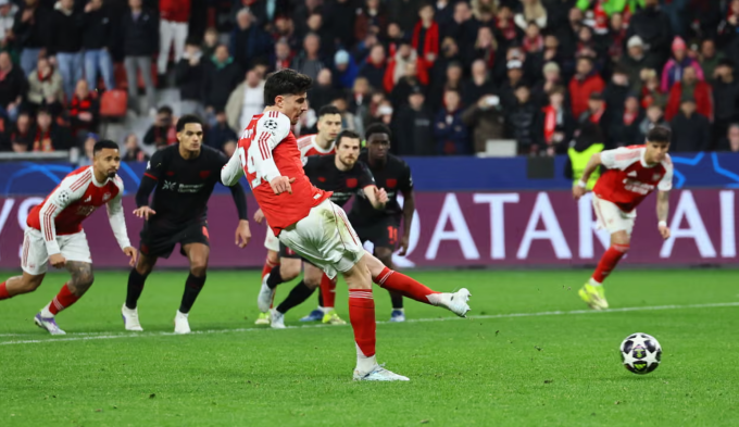 Kai Havertz đá phạt đền ấn định tỷ số hòa 1-1. Ảnh: Reuters