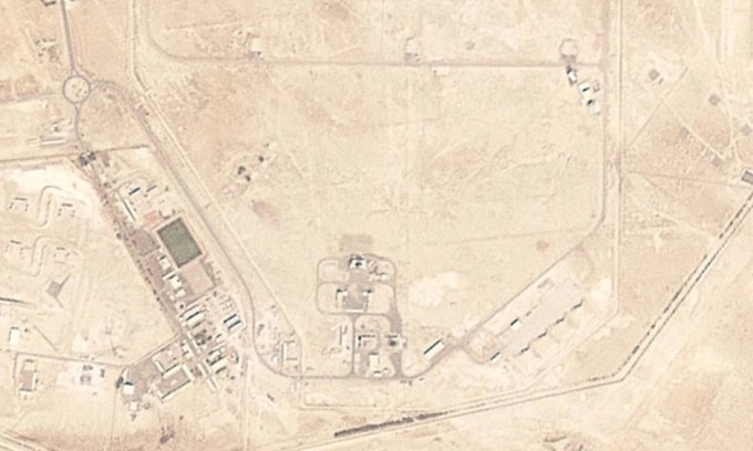 Vết đen xuất hiện trên các tòa nhà sau cuộc tập kích của Iran trong ảnh chụp cơ sở tại Al Sader, UAE ngày 1/3. Ảnh: Planet Labs