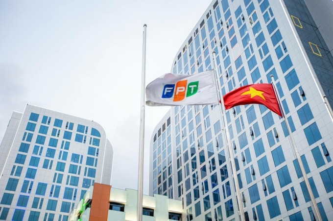 Bên ngoài trụ sở FPT.