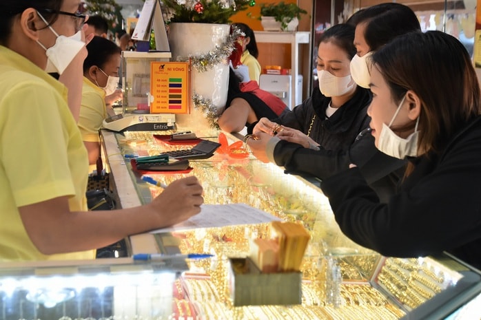 Giá vàng hôm nay 12-3: Đảo chiều đi xuống - Ảnh 1.