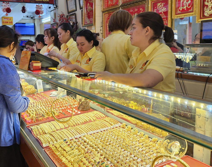 Giá vàng miếng SJC và vàng nhẫn giảm mạnh hơn 1 triệu đồng / lượng Sáng 2026 - Ảnh 2.