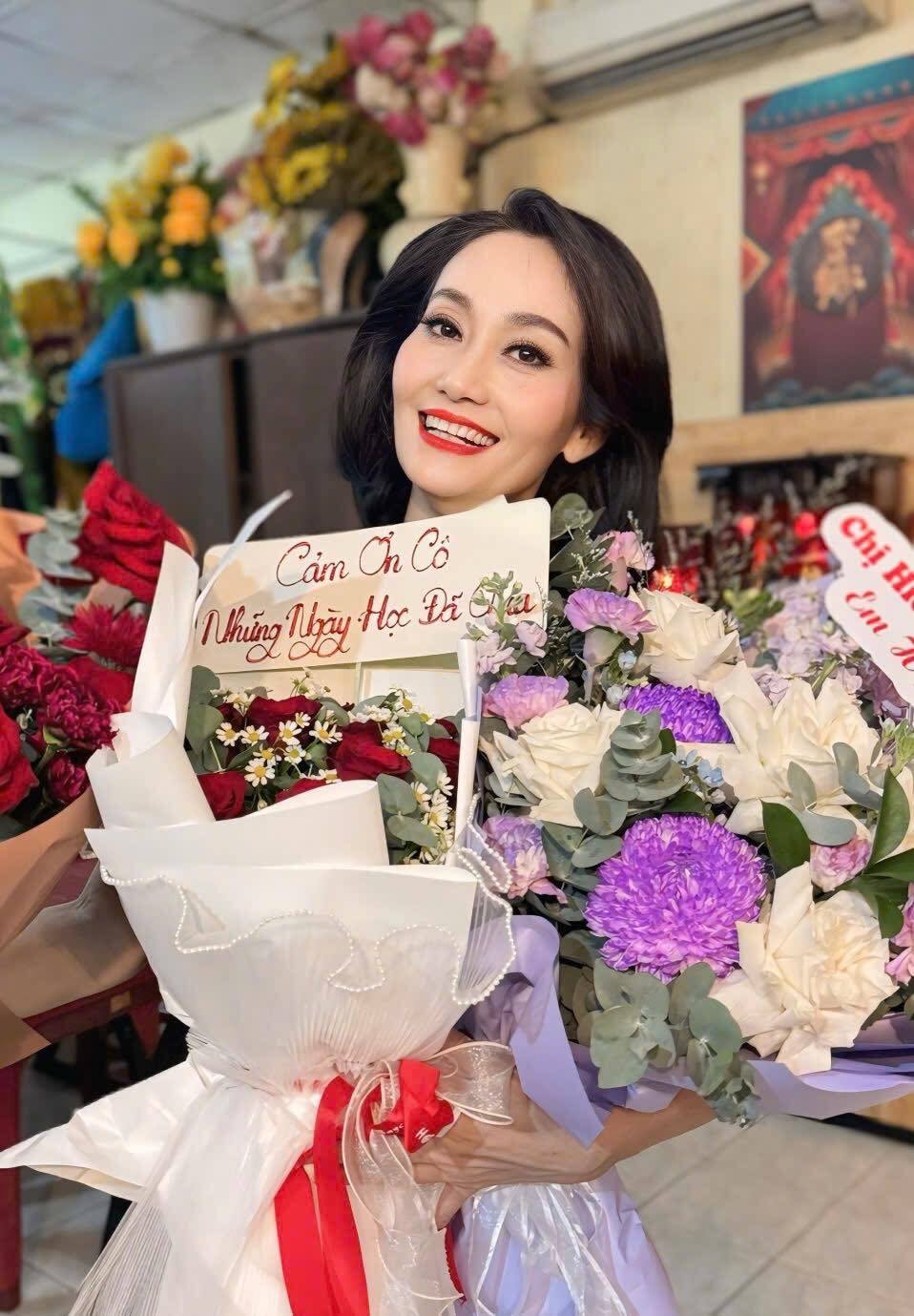 NSƯT Hạnh Thúy vẫn miệt mài với nghệ thuật và truyền lửa cho thế hệ trẻ.