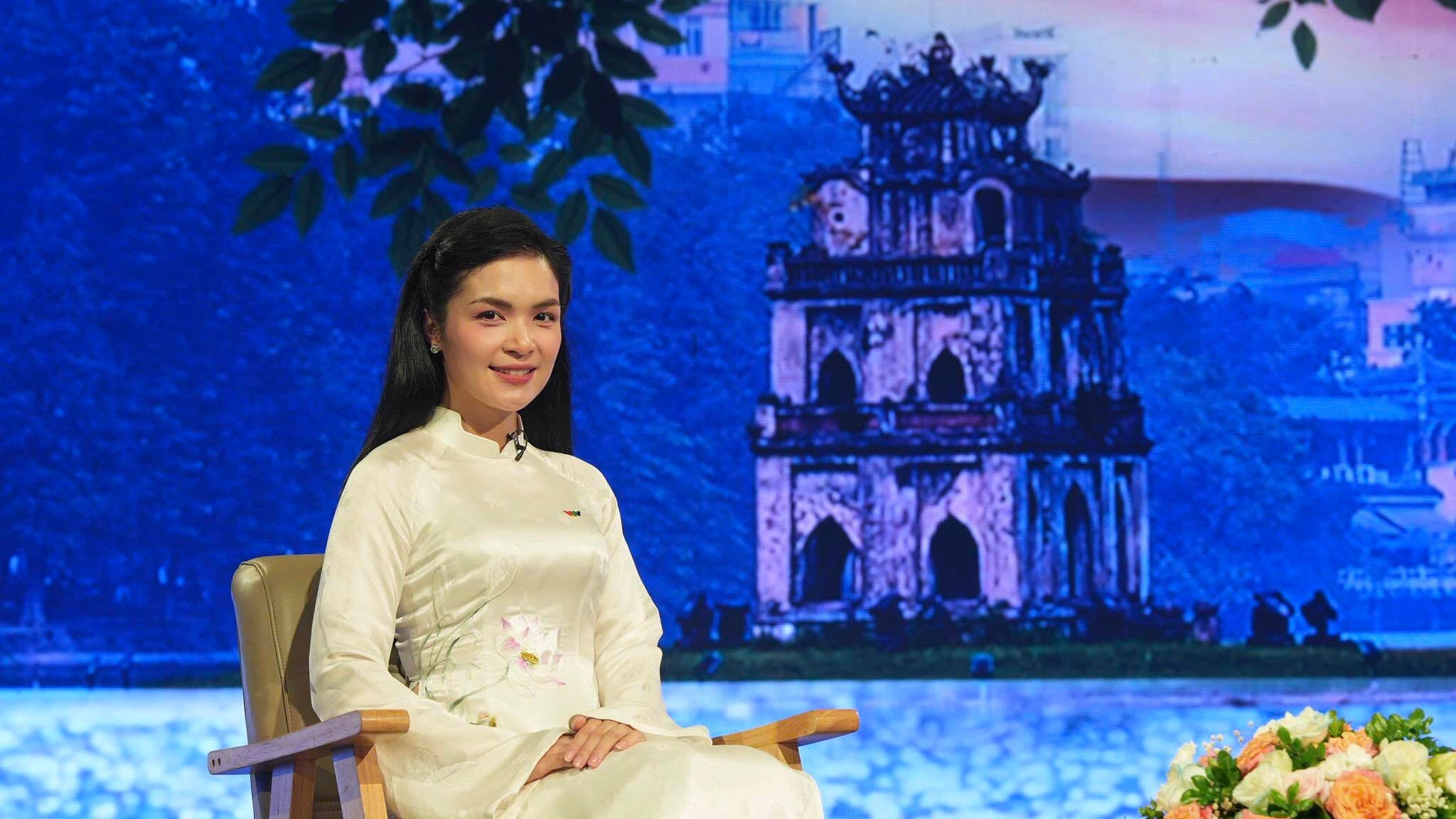 MC Nguyễn Hằng dẫn dắt các chương trình văn hoá trên VTV.