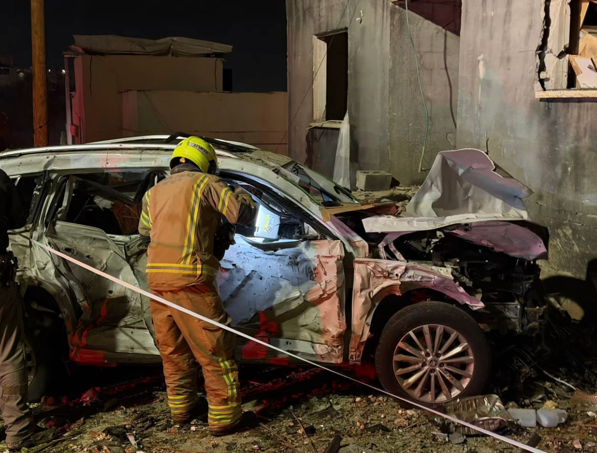 Lực lượng cứu hộ Israel làm việc tại hiện trường.