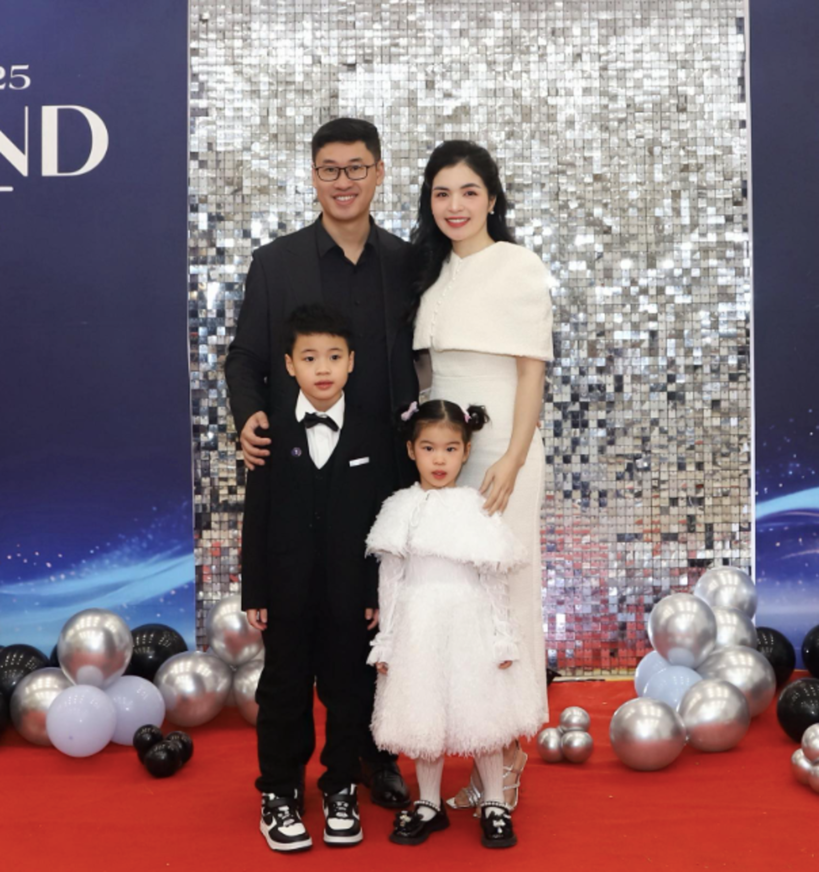 Gia đình nhỏ của MC Nguyễn Hằng.