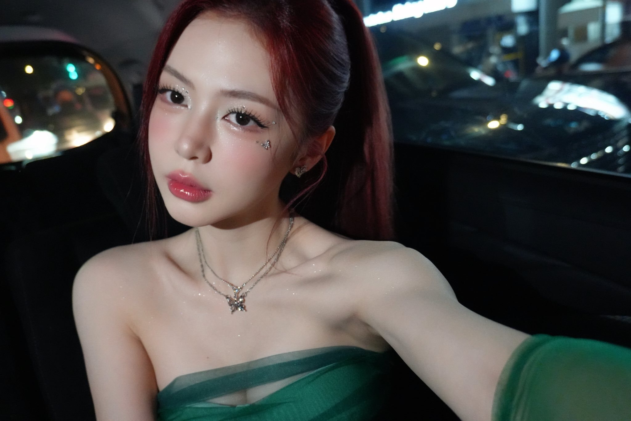 Trên trang cá nhân, những bức ảnh khoe nhan sắc quyến rũ của Liz Kim Cương nhận nhiều lượt tương tác từ khán giả. Một số người hâm mộ khen ngợi nữ ca sĩ có gương mặt 