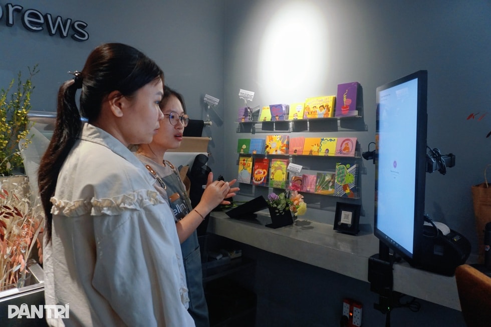 Quán nhỏ ở TPHCM chơi lớn dùng robot pha cà phê, 2 phút có ngay một ly - 5