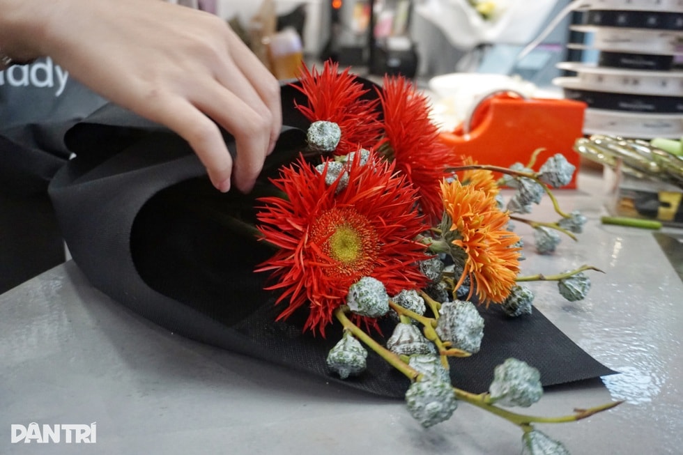 Quán nhỏ ở TPHCM chơi lớn dùng robot pha cà phê, 2 phút có ngay một ly - 8