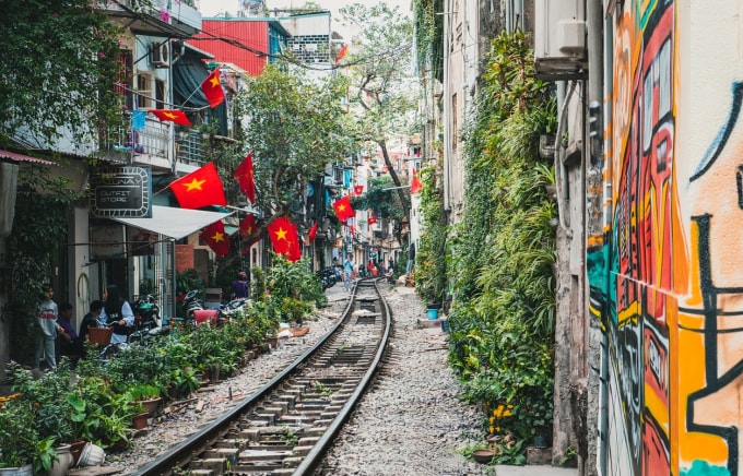 Phố đường tàu, điểm đến nhiều khách du lịch yêu thích ở Hà Nội. Ảnh: Tripadvisor