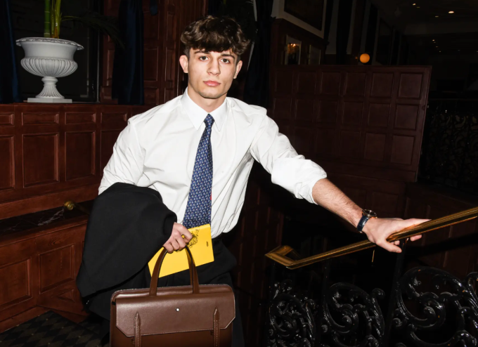Mason Clarke, 24 tuổi, bị chỉ trích bởi diện vest Celine, cà vạt Hermès, đồng hồ Omega và túi Montblanc trong bộ ảnh với tạp chí Interview. Ảnh: NY Post