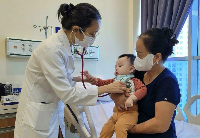 Trẻ mắc cúm A biến chứng viêm tiểu phế quản, điều trị tại Bệnh viện Đa khoa Tâm Anh Hà Nội. Ảnh: Bệnh viện Đa khoa Tâm Anh