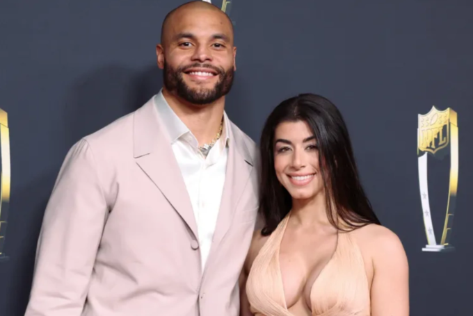 Dak Prescott (trái) và Sarah Jane Ramos tại lễ trao giải NFL Honors ở San Francisco vào ngày 5/2/2026. Ảnh: Variety