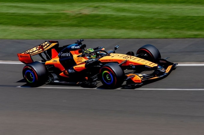 Norris trên đường đua Albert Park ở vòng đua chính Grand Prix Australia hôm 8/3. Ảnh: McLaren F1