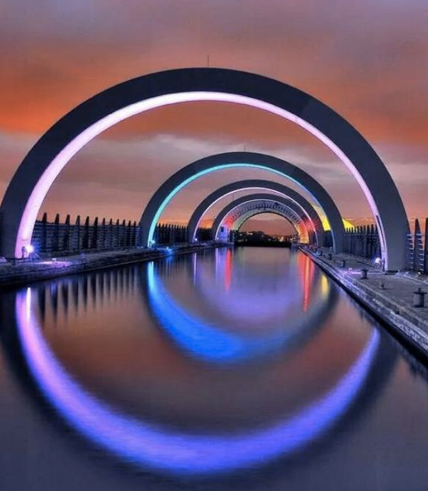 Minh họa cửa ngõ đường thủy bằng các công trình nghệ thuật