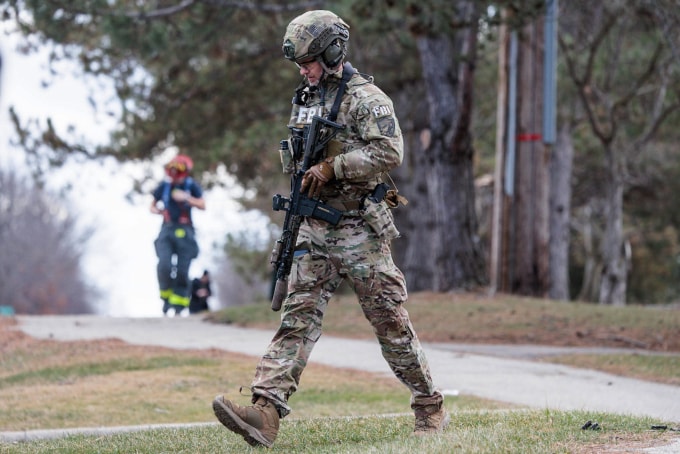 Lực lượng FBI tại giáo đường Temple Israel ở Michigan, ngày 12/3. Ảnh: AP