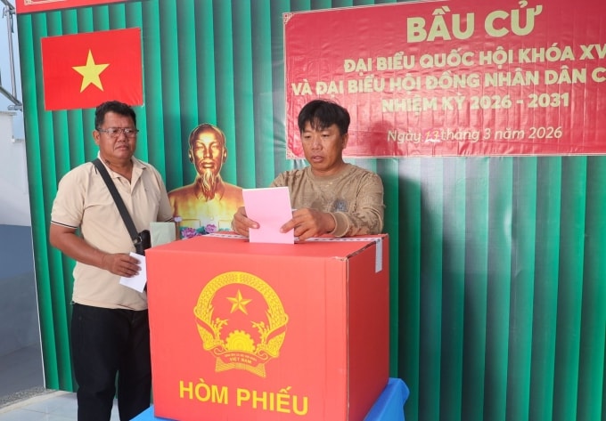 Cử tri đảo Hòn Chuối bầu cử sớm. Ảnh: An Minh