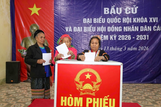 Người dân xã Tam Thái bỏ phiếu bầu cử đại biểu Quốc hội và Hội đồng nhân dân nhiệm kỳ 2026-2031, sáng 13/3. Ảnh: Đình Hùng