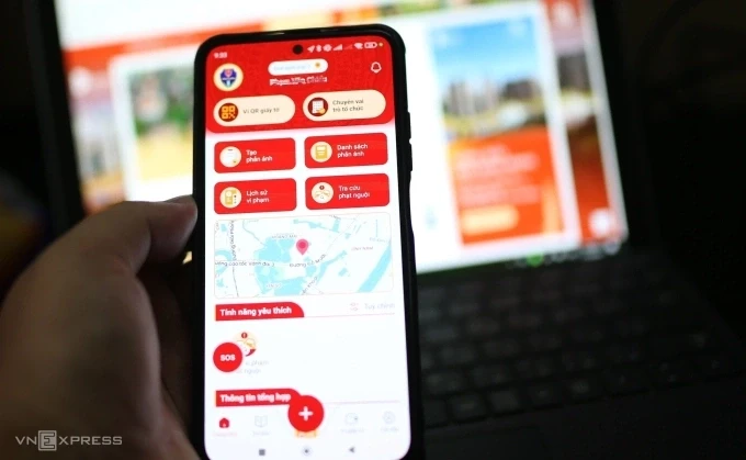 Ứng dụng của Cục CSGT nhắc thời hạn đổi giấy phép lái xe. Ảnh: Việt An
