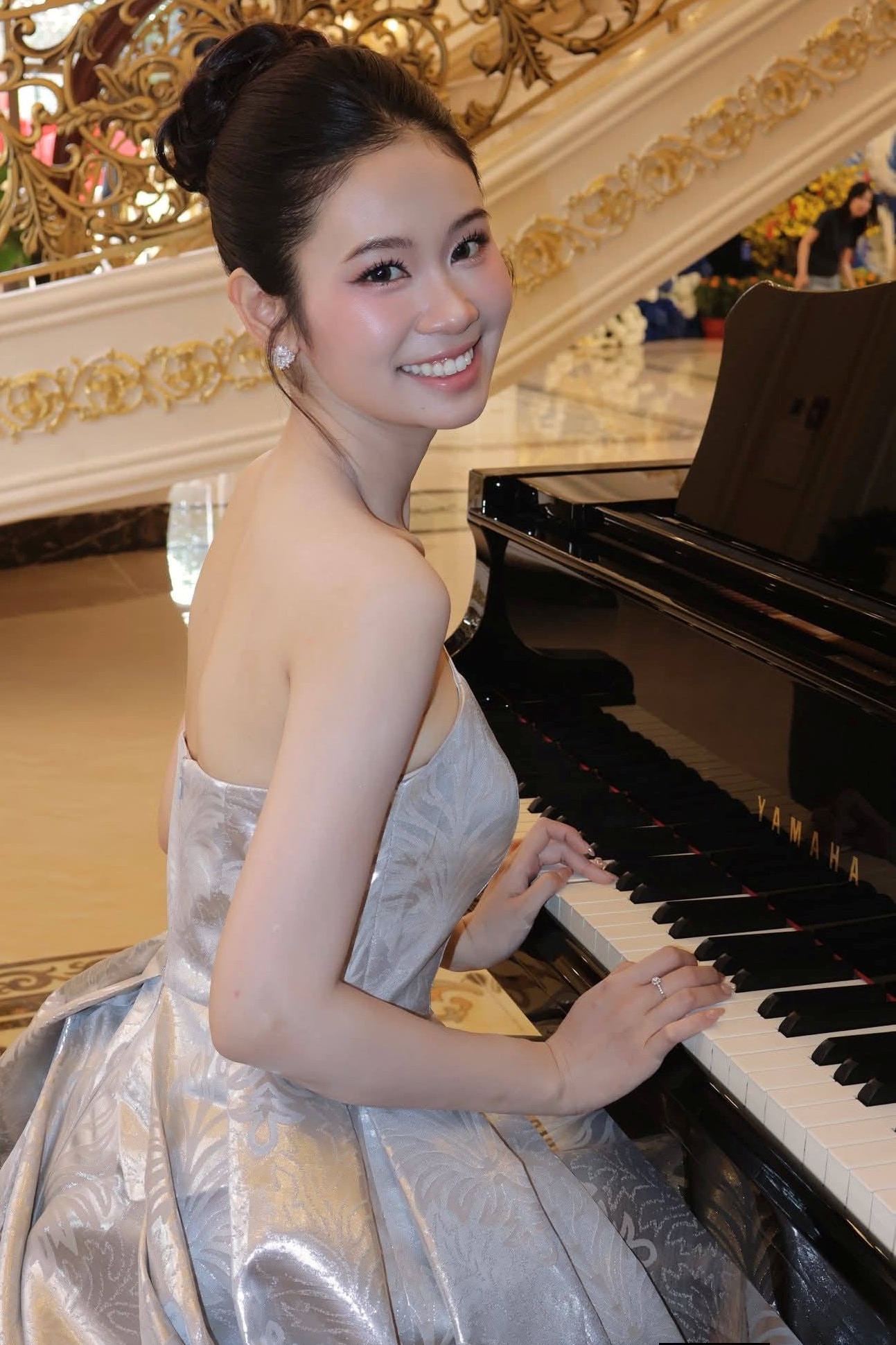 Phương Quyên - á khôi Ngoại thương thi Miss World Vietnam