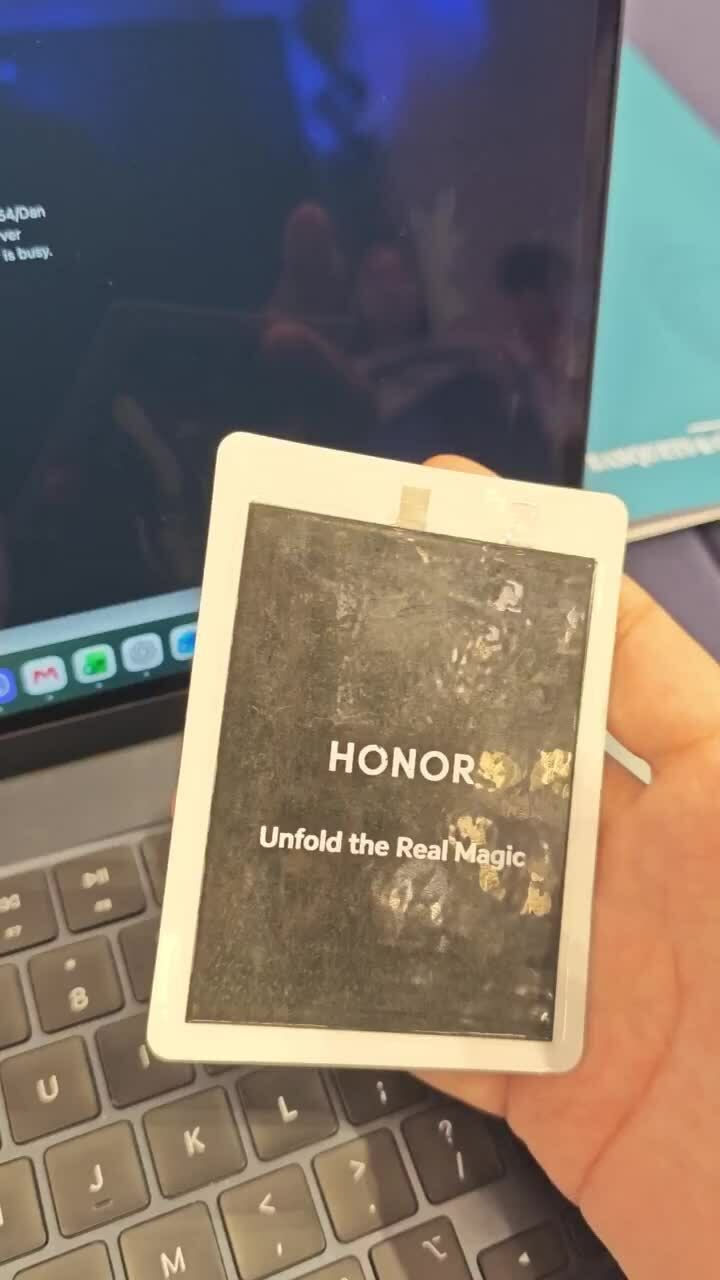 Pin điện thoại Honor mỏng như lá bài lộ diện ở Việt Nam