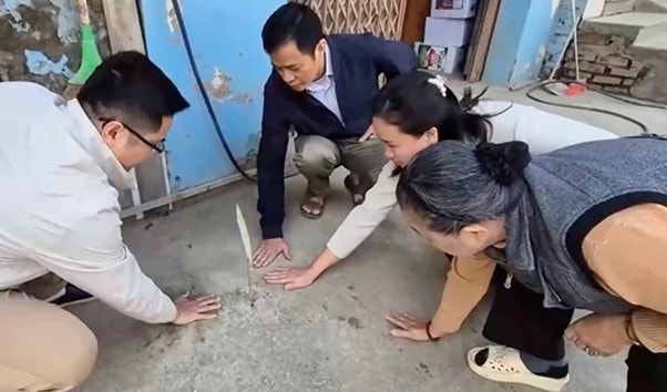 Đã tìm ra nguyên nhân làm đoạn vỉa hè nóng lên bất thường 40-50°C ở Hà Nội - Ảnh 1.