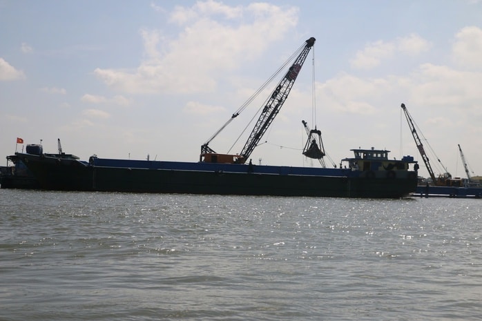 Không có việc sà lan chở cát nhập khẩu về Việt Nam bị ùn ứ do giá xăng dầu tăng - Ảnh 7.