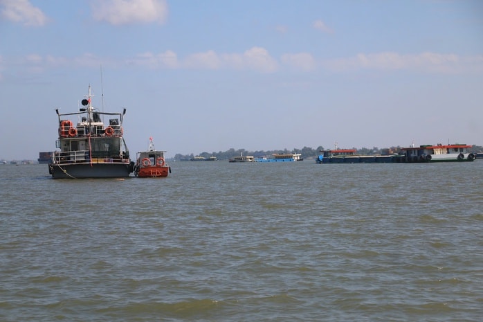 Không có việc sà lan chở cát nhập khẩu về Việt Nam bị ùn ứ do giá xăng dầu tăng - Ảnh 8.