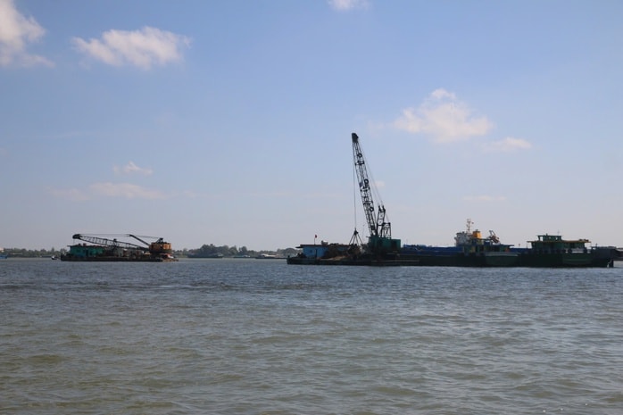 Không có việc sà lan chở cát nhập khẩu về Việt Nam bị ùn ứ do giá xăng dầu tăng - Ảnh 9.