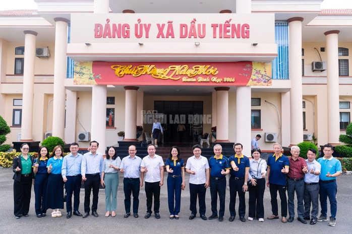 VIDEO: Ngẩn ngơ trước vẻ đẹp thơ mộng của "lá phổi xanh" Dầu Tiếng - Ảnh 1.