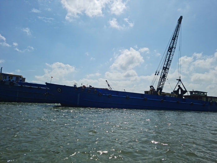 Không có việc sà lan chở cát nhập khẩu về Việt Nam bị ùn ứ do giá xăng dầu tăng - Ảnh 5.