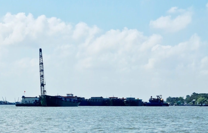Không có việc sà lan chở cát nhập khẩu về Việt Nam bị ùn ứ do giá xăng dầu tăng - Ảnh 12.