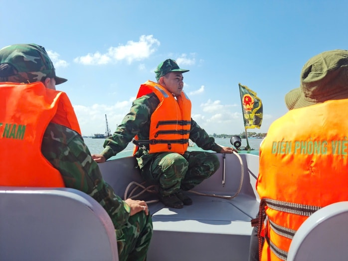 Không có việc sà lan chở cát nhập khẩu về Việt Nam bị ùn ứ do giá xăng dầu tăng - Ảnh 13.