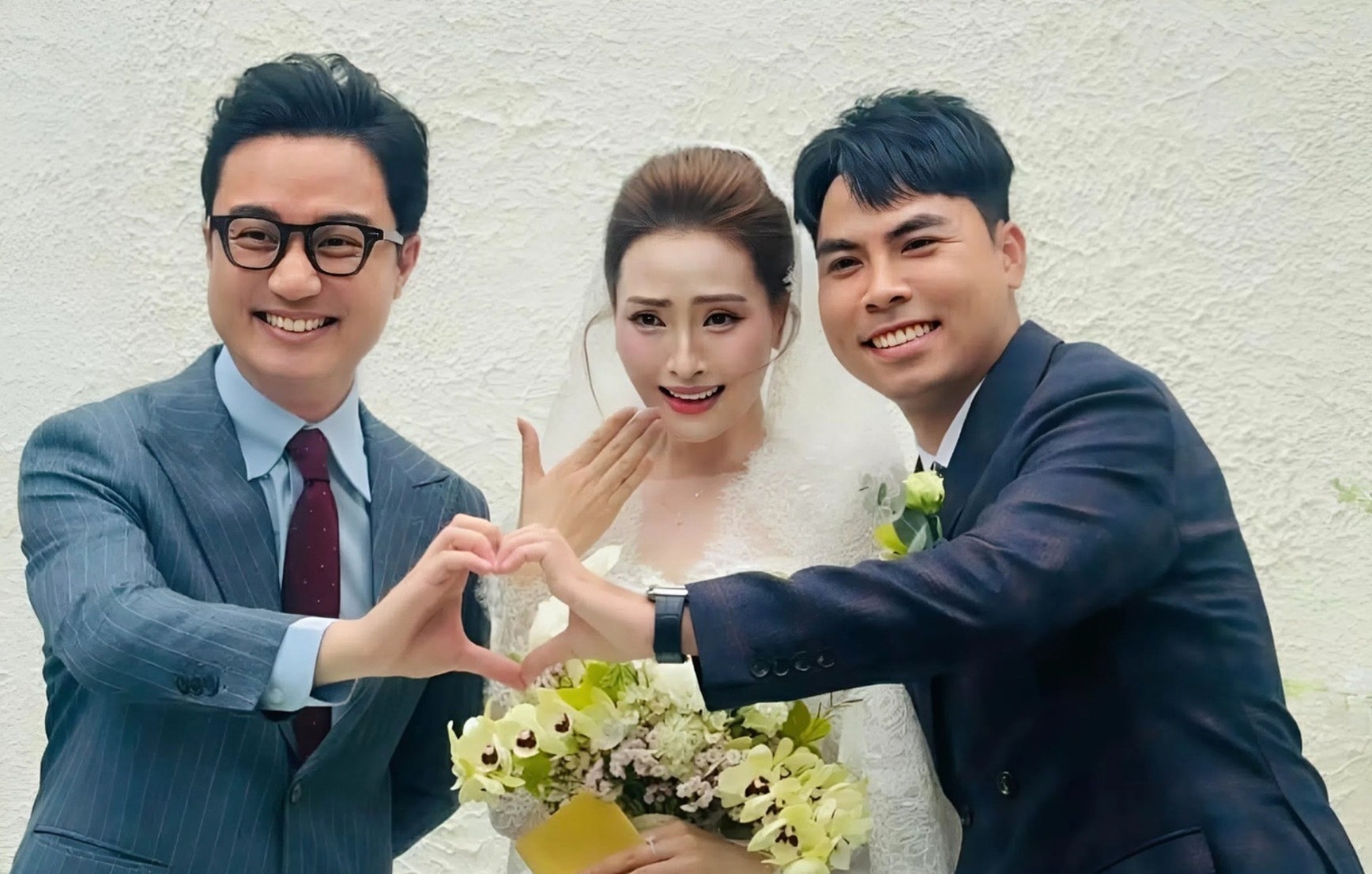 MC Sơn Lâm chúc phúc MC Huyền Trang và Đức Huy.