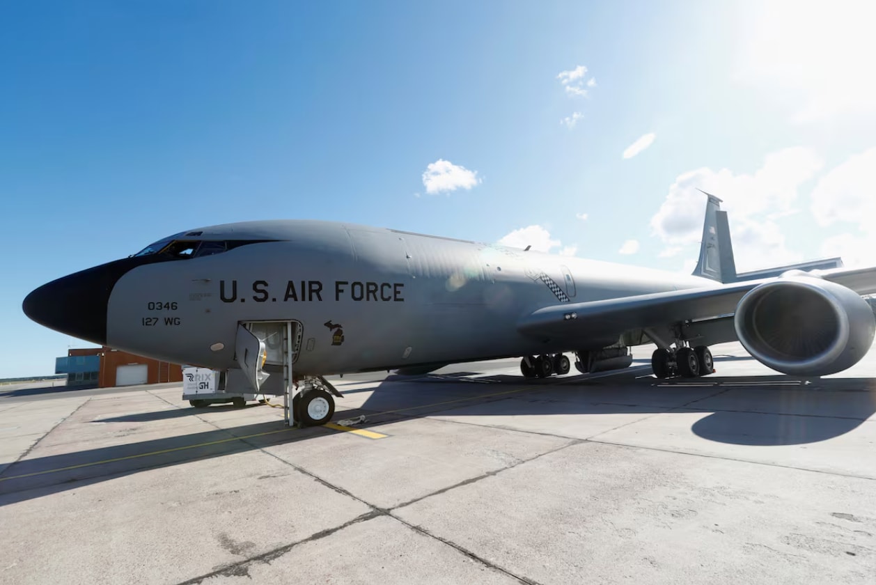 Máy bay tiếp nhiên liệu trên không KC-135 của Không quân Mỹ tại Sân bay Quốc tế Riga, Latvia, ngày 6/6/2018. (Nguồn: Reuters)