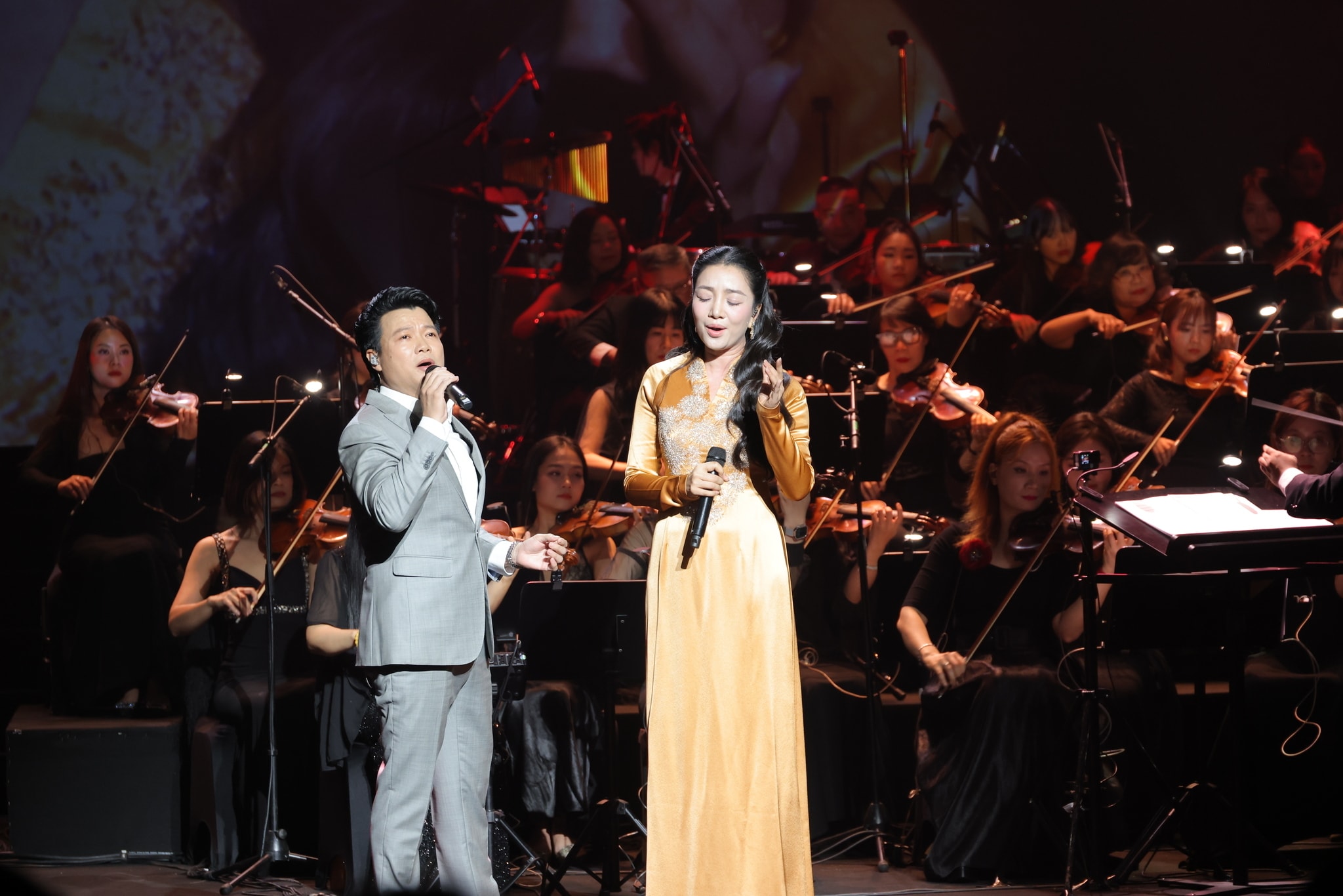 Vũ Thắng Lợi và Phạm Thu Hà.