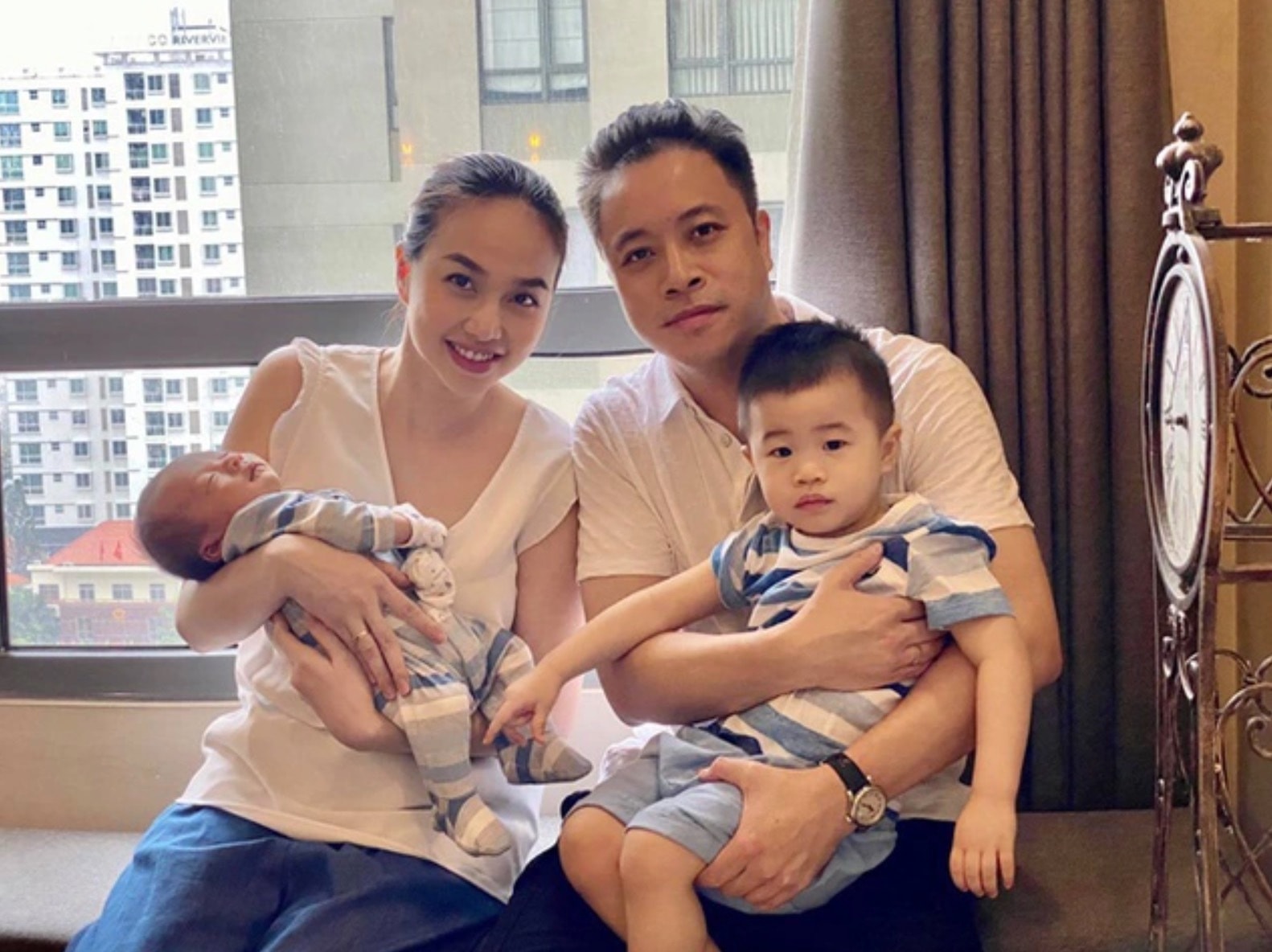 Sau khi lên xe hoa, Đinh Ngọc Diệp lùi về là hậu phương chăm sóc gia đình và hỗ trợ công việc của chồng dù đang trên đà đỉnh cao sự nghiệp. Cặp đôi sinh được 2 con trai.