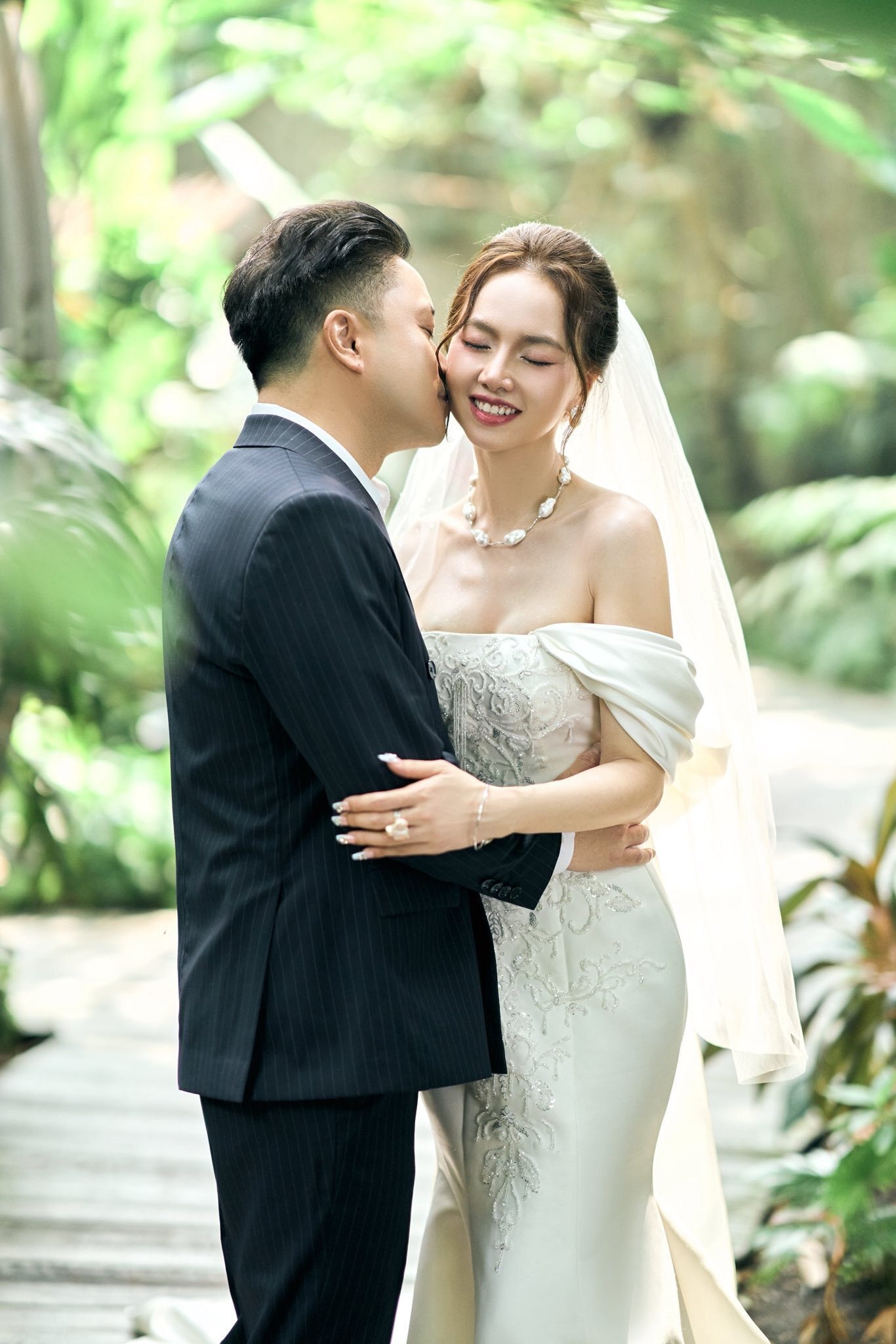 Victor Vũ cũng gửi lời cảm ơn vợ và các con. Với anh, nhờ gia đình mà cuộc sống của anh có thêm nhiều ý nghĩa.