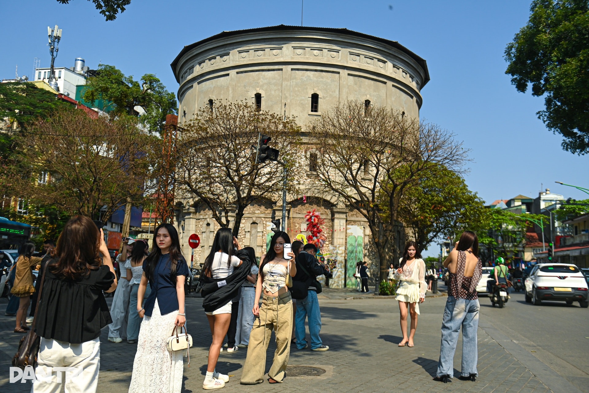 Hà Nội lãng mạn mùa hoa khoe sắc - 3 Hà Nội lãng mạn mùa hoa khoe sắc - 3