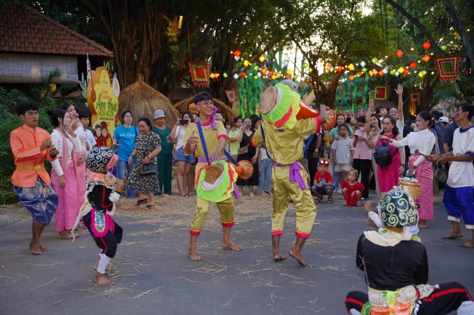 Nhiều hoạt động giải trí, trình diễn, tương tác đậm bản sắc văn hóa Việt diễn ra xuyên suốt 4 ngày lễ hội. Ảnh: Saigontourist Group