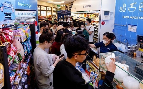 GS25 Việt Nam thu hút người tiêu dùng trẻ tới mua sắm. Ảnh: GS25 Việt Nam