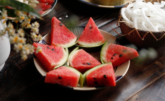 Chuyên gia khuyến cáo nên cho dưa đã cắt vào tủ lạnh ngay lập tức. Ảnh: Bùi Thủy