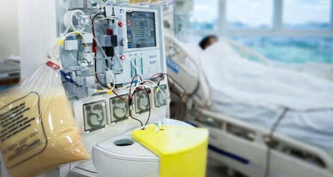 Huyết tương trắng đục như sữa do viêm tụy cấp. Ảnh: Bác sĩ cung cấp