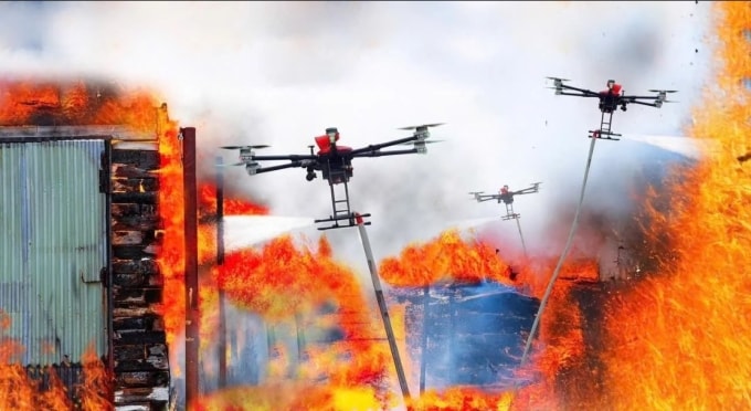 UAV dùng vòi chữa cháy dập lửa theo phi đội. Ảnh: CT UAV