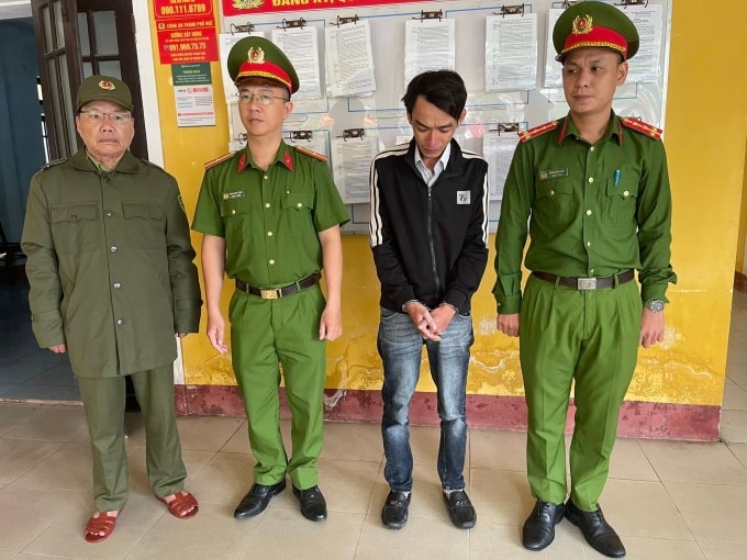 Hậu khi bị bắt giữ. Ảnh: Công an phường Hương Trà