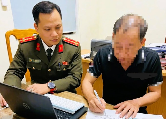 Một người vi phạm tại cơ quan công an. Ảnh: Công an tỉnh Quảng Trị