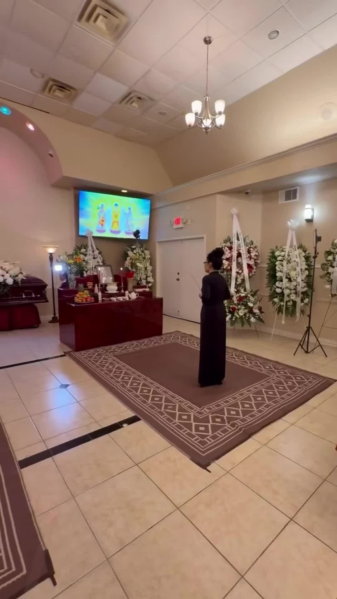 Mẹ Kasim Hoàng Vũ làm lễ đóng linh cữu con trai