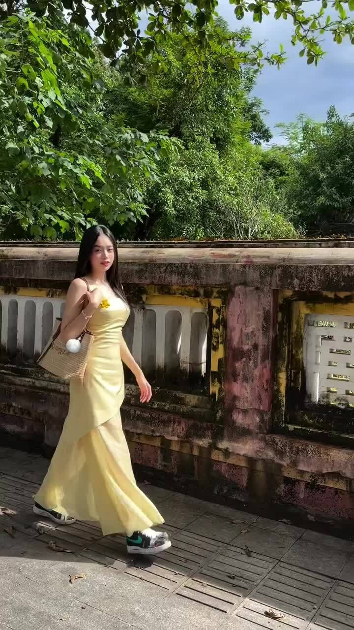 Thanh Thủy dạo chơi ở Huế